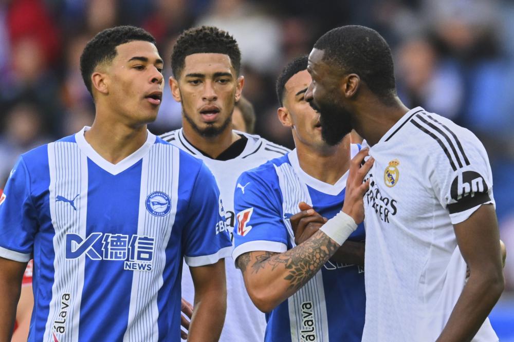 赛中斩获亚 赛中斩获亚